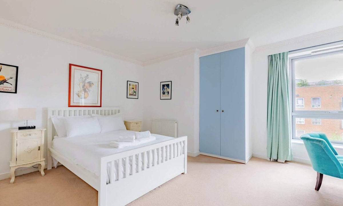 Shadwell Apartment | Spacious 2BD Flat, 20 Mins to City of London