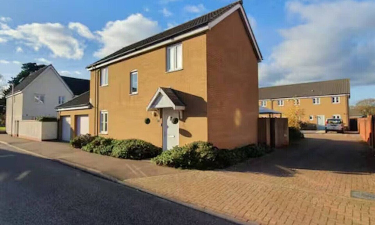 Clyst St Mary House | Spacious 3-Bed Home with Private Gym & Garden