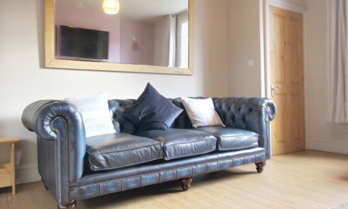 Huddersfield House | Spacious 4 Bed House, Ideally lo