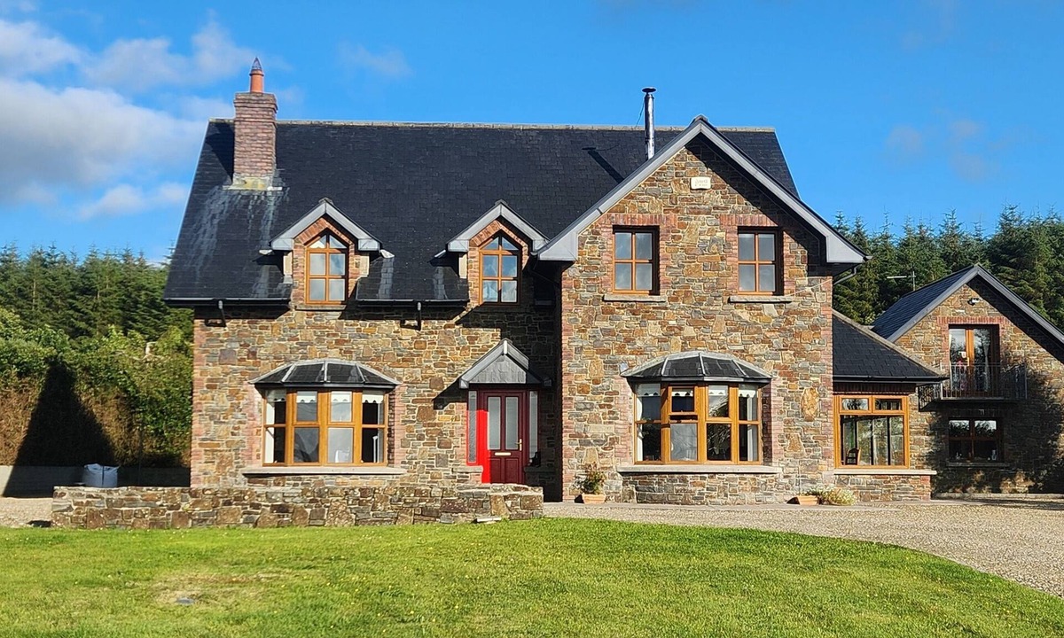 Glin House | Spacious 4-bedroom house in charming Glin perfect for your Ireland getaway