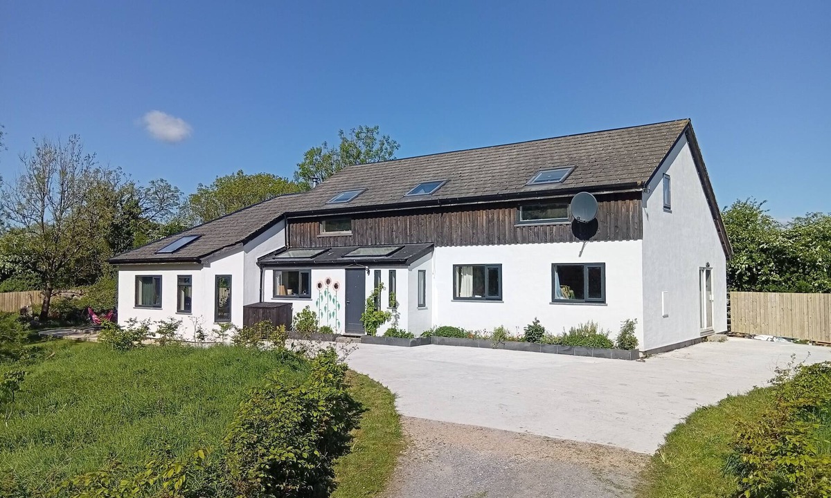 Craughwell House | Spacious 5/6 bedroom retreat in peaceful location