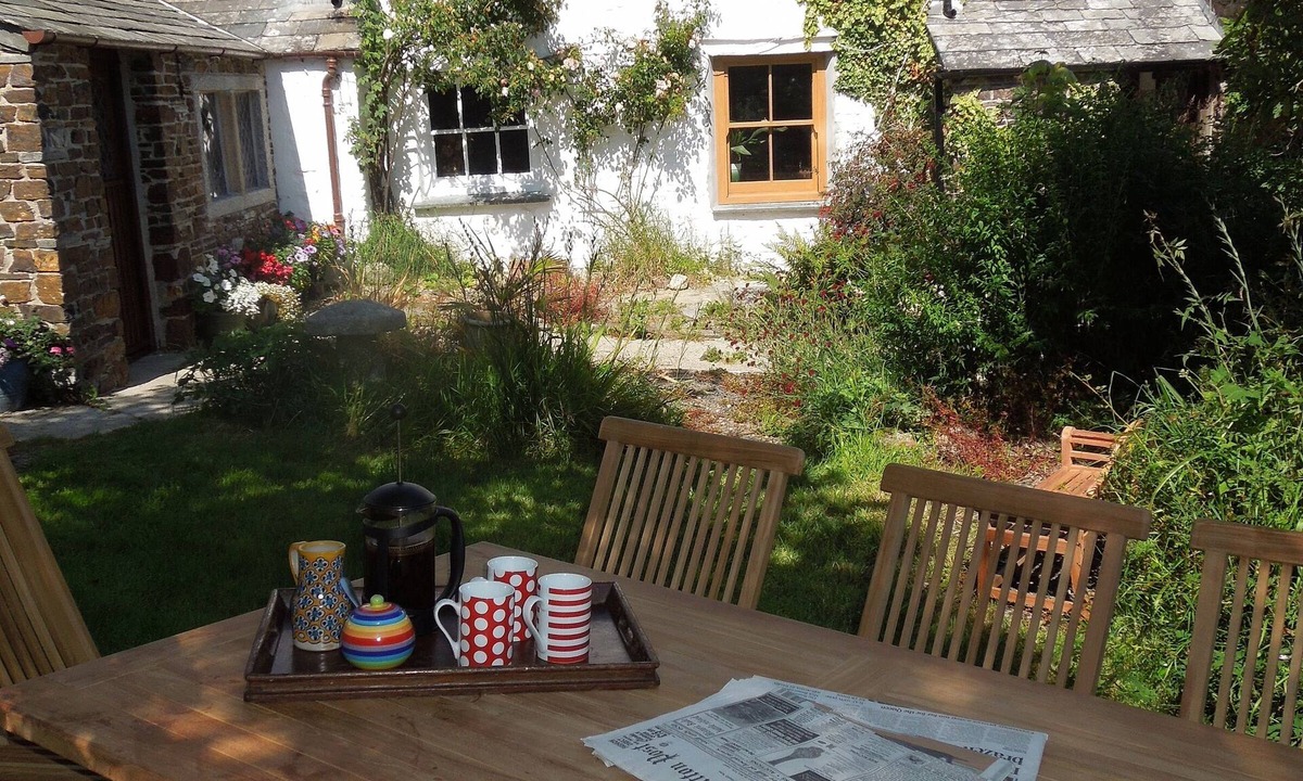 Saint Gennys House | Spacious 600 Year Old Farmhouse, On The Rugged North Cornwall Coast