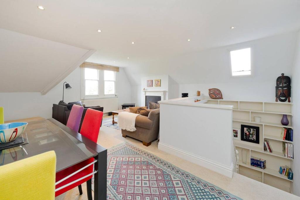 Northcote House | Spacious & Bright 2-Bed Flat By Wandsworth Common