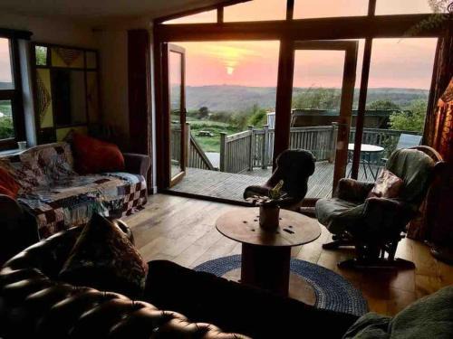 Gooseham House | Spacious cabin on isolated farm with sea view