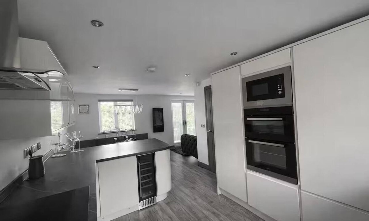 Ashton-under-Lyne House | Spacious five-bedroom modern countryside escape perfect for families and groups