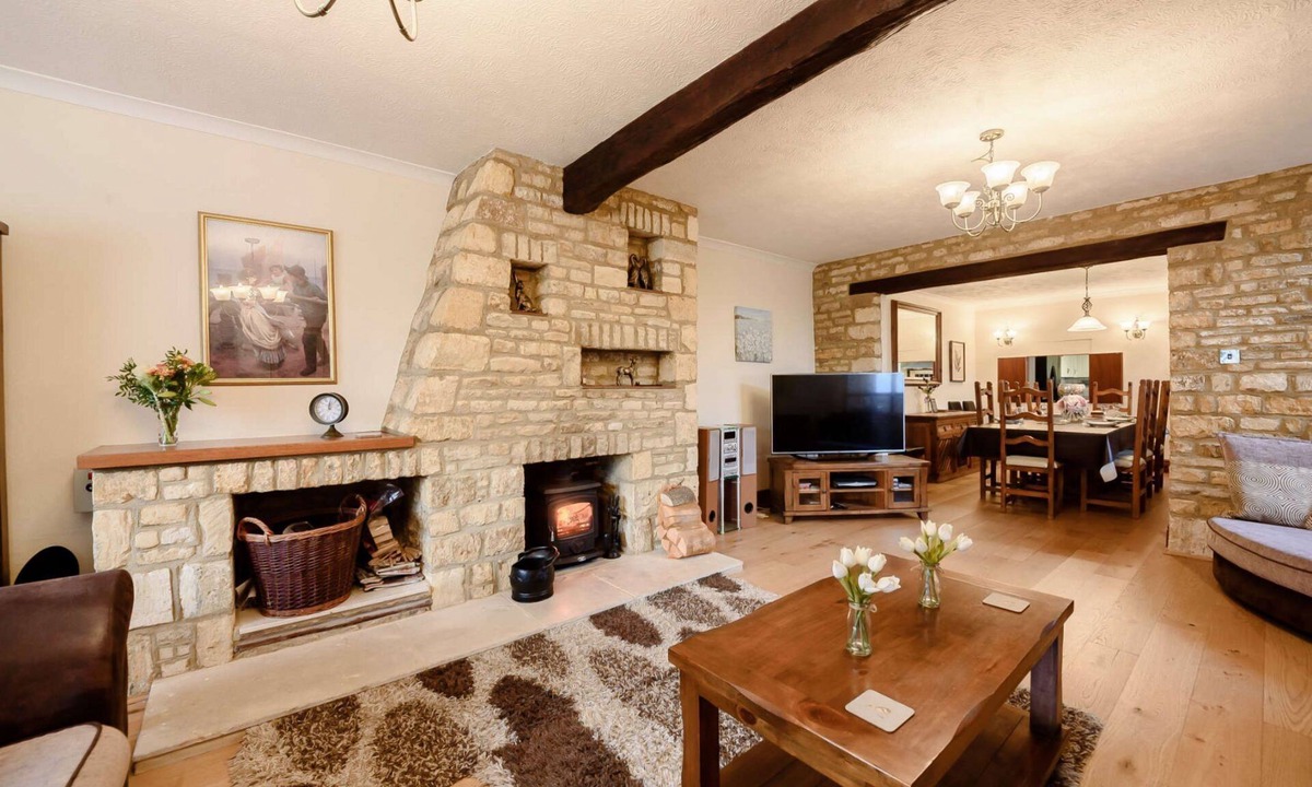 Bourton-on-the-Water House | Spacious and contemporary, family-friendly holiday home in the Cotswolds with a tranquil garden - Gr