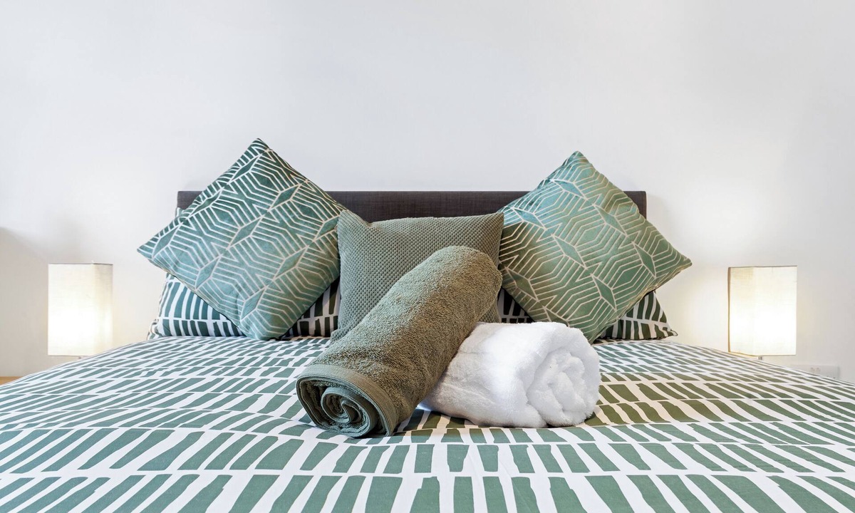 Kennington Apartment | Spacious Lux Four-Bedroom Living - C London & Westminster