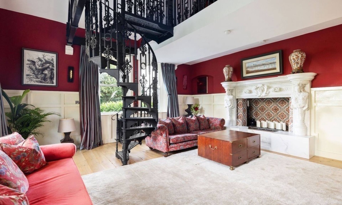Bray Apartment | Spectacular Victorian unique home