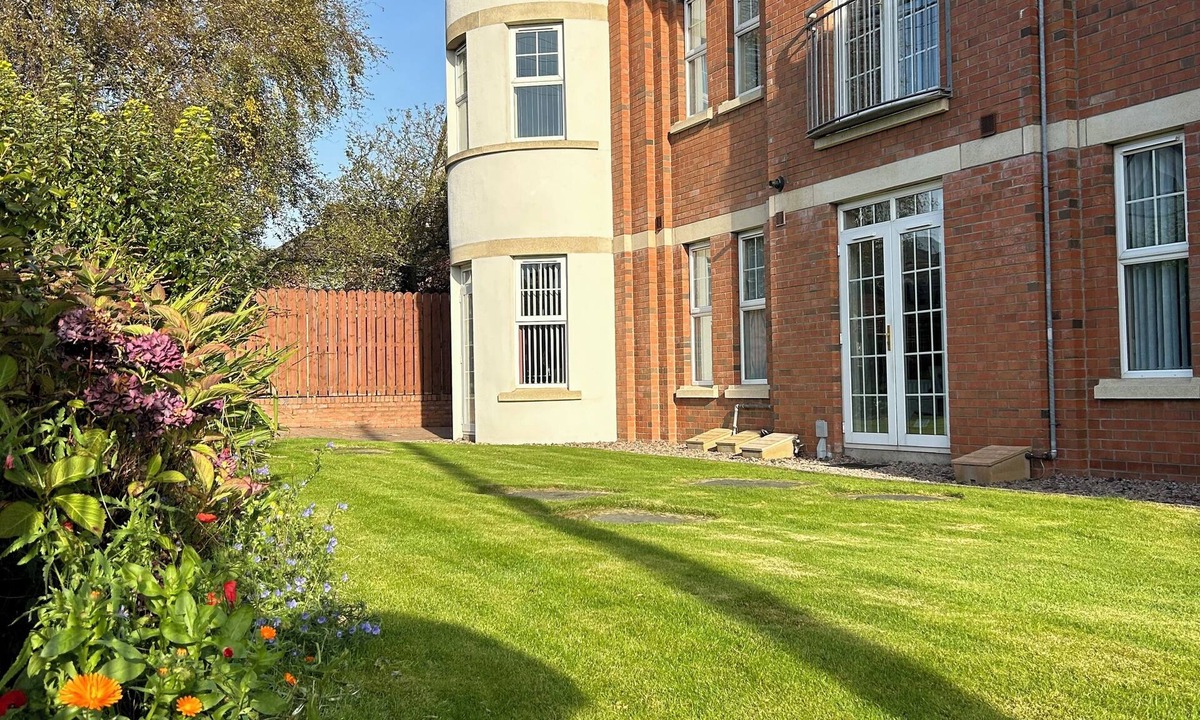 Belfast Apartment | Stockmans Stay, Belfast. Beautiful 2 bedroom garden apartment