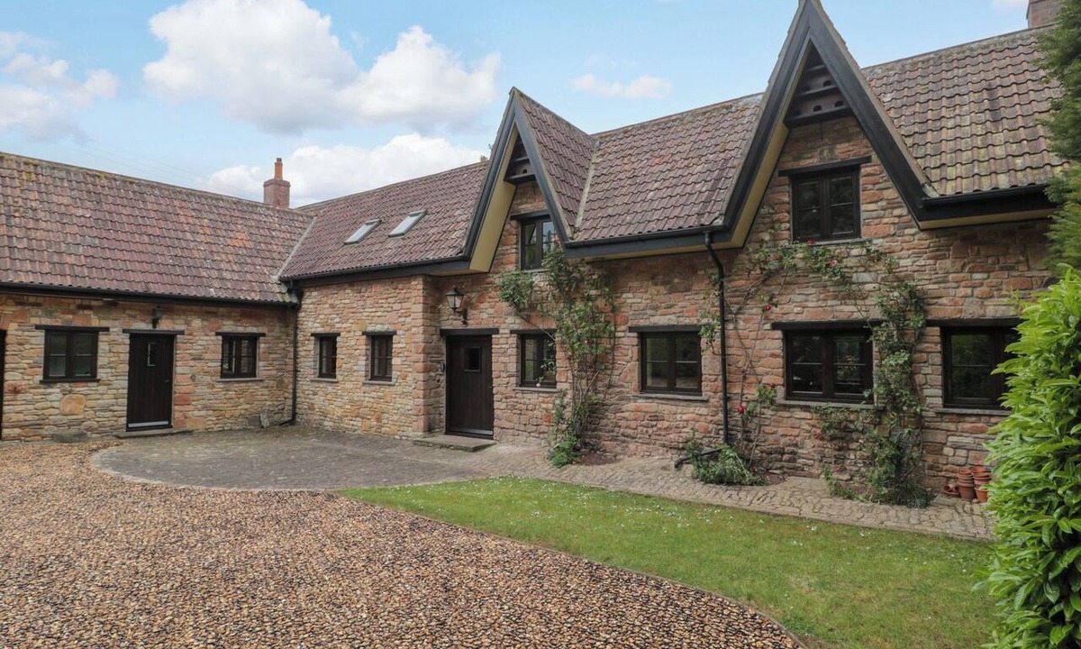 Bishop Sutton Cottage | STOWEY MEAD STABLES, family friendly, with open fire in Bishop Sutton