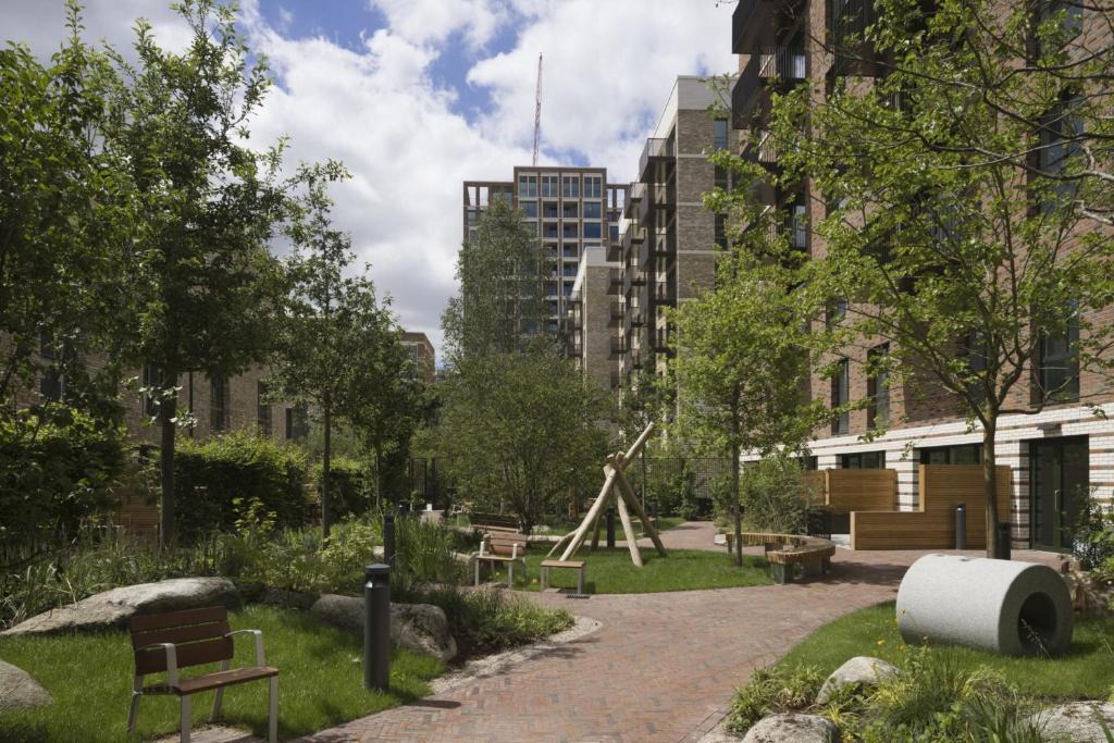 Walworth Apartment | Stunning 1 Bed Apartment w/ balcony near Elephant and Castle