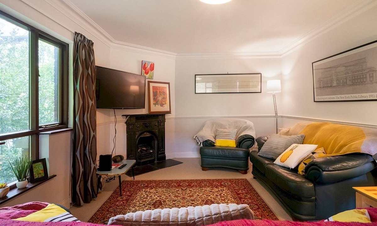 Queens Quarter Apartment | Stunning 3 BR Apt Leafy South Belfast with Lots Nearby - Pass the Keys
