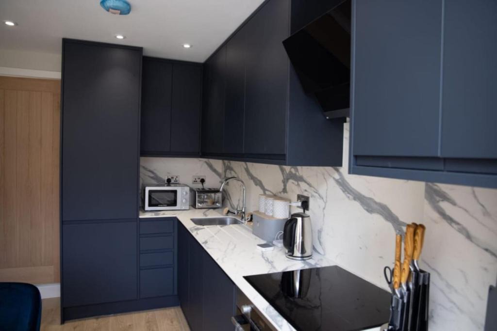Selhurst House | Stunning 4-Bedroom Home Sleeps 6