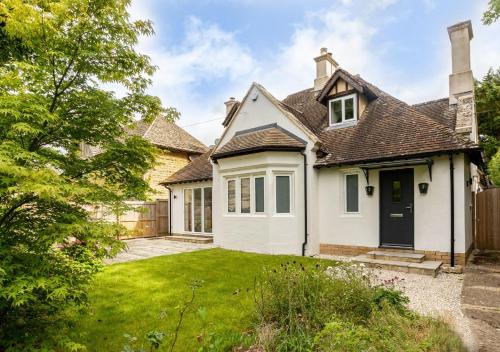 Bourton-on-the-Water House | Stunning 5 Bed in the Centre of Bourton