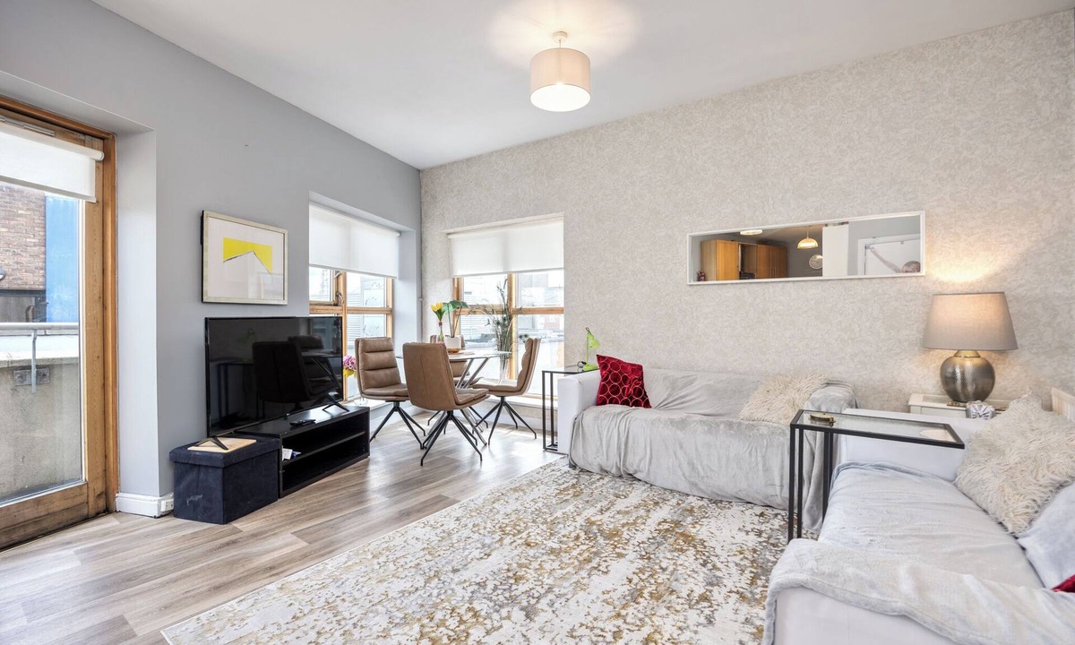Temple Bar Apartment | Stylish 2BR | Walk to Temple Bar & Dublin Castle
