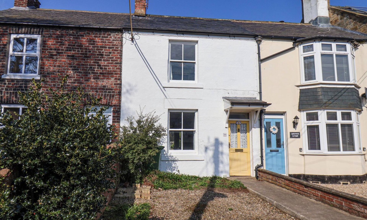 Runswick Bay Cottage | SUNNY SIDE, country holiday cottage, with open fire in Runswick Bay