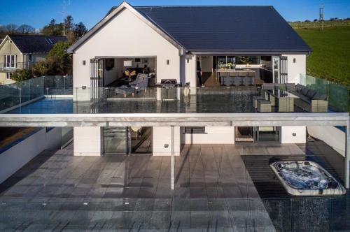 Pendine House | Sunrise - 5 Bedroom Holiday Home - Pendine