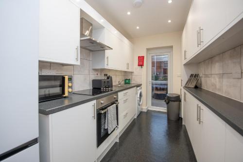 Portswood House | Sutton Cottage - 4 Bed House in City Centre
