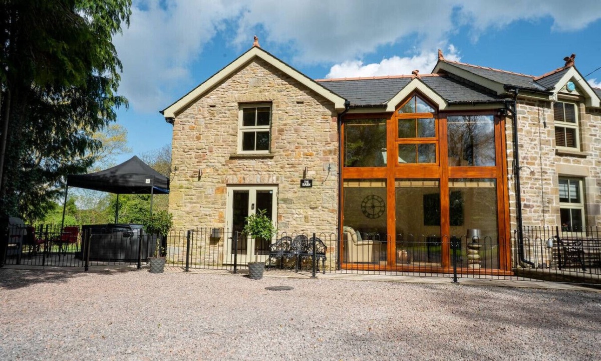 Berry Hill House | The Barn, 2 Bedrooms with Hot Tub, Forest of Dean