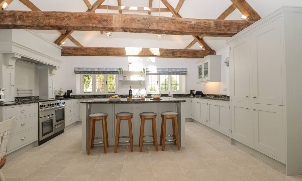 Malmesbury House | THE COTTAGE, family friendly, character holiday cottage in Sherston