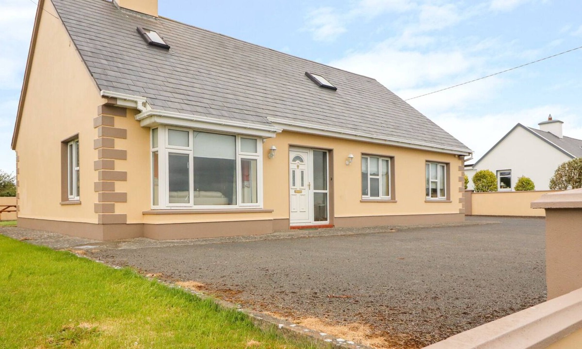 Quilty Cottage | THE COTTAGE, pet friendly, with open fire in Quilty, County Clare