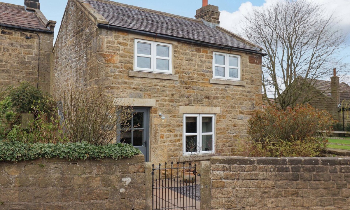 Sawley Cottage | THE GREEN, pet friendly, with a garden in Ripon