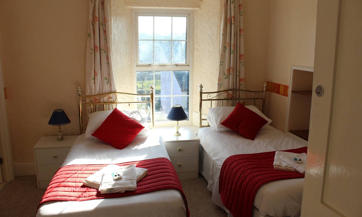 Pembroke Hotel | The Middlegate Hotel