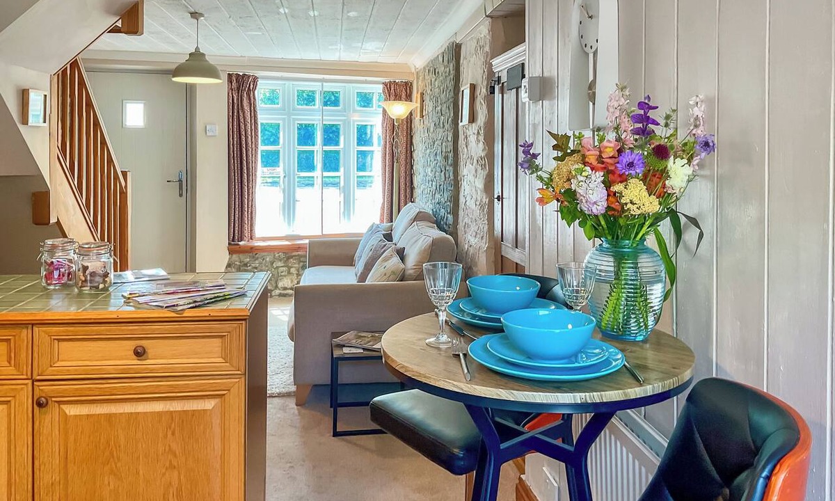 Cross Cottage | The Old Post House Annex - UK50190