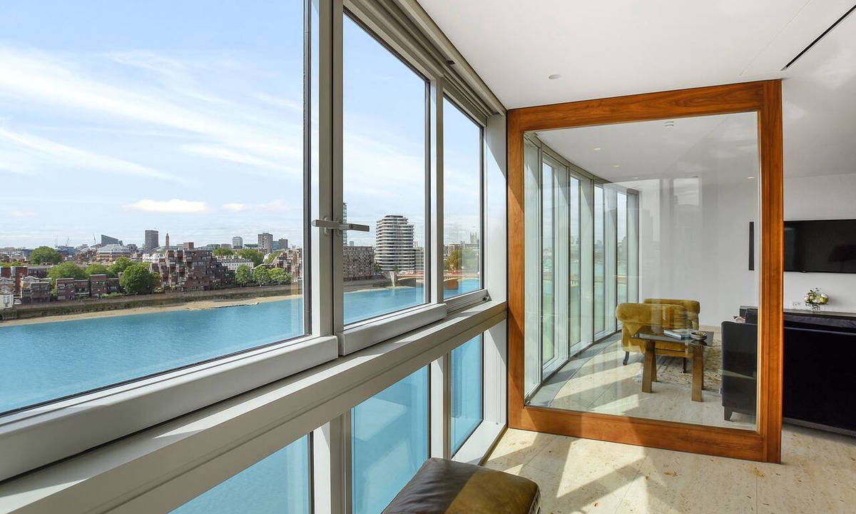 Vauxhall Apartment | THE TOWER: LUXURIOUS LONDON LIVING WITH AWE-INSPIRING VIEWS OF THE THAMES