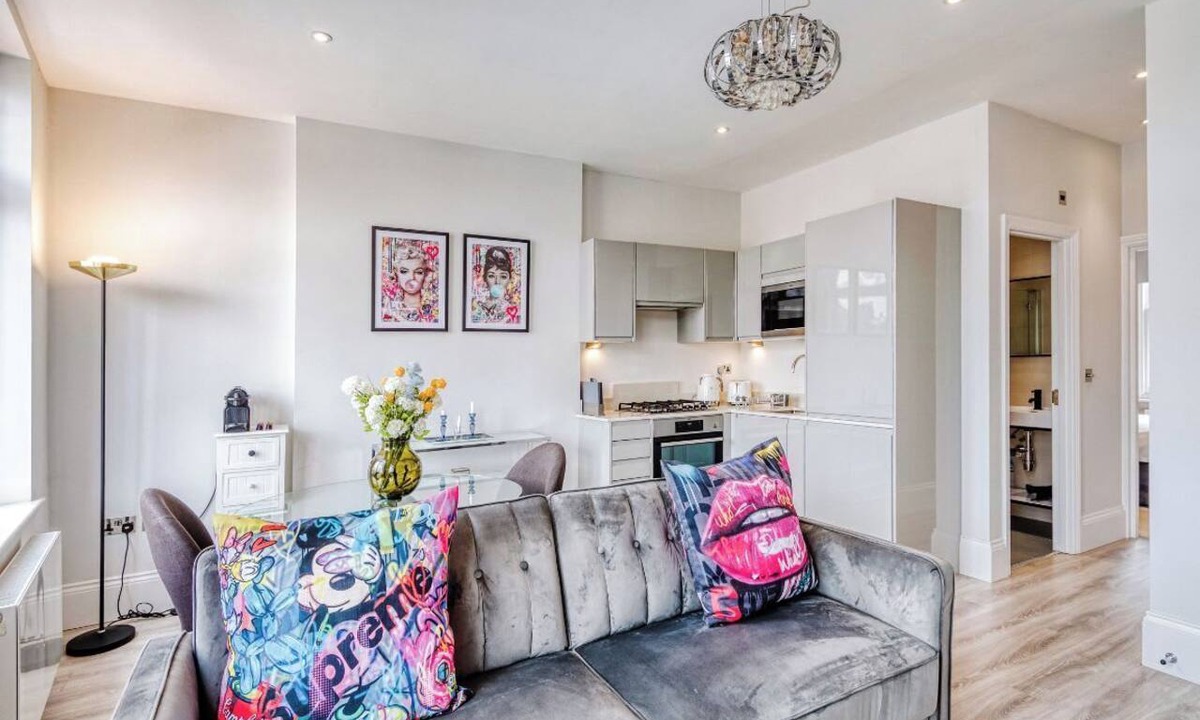 Hampstead Condo | The Village Vixen Hampstead - by Out of Office Lifestyle