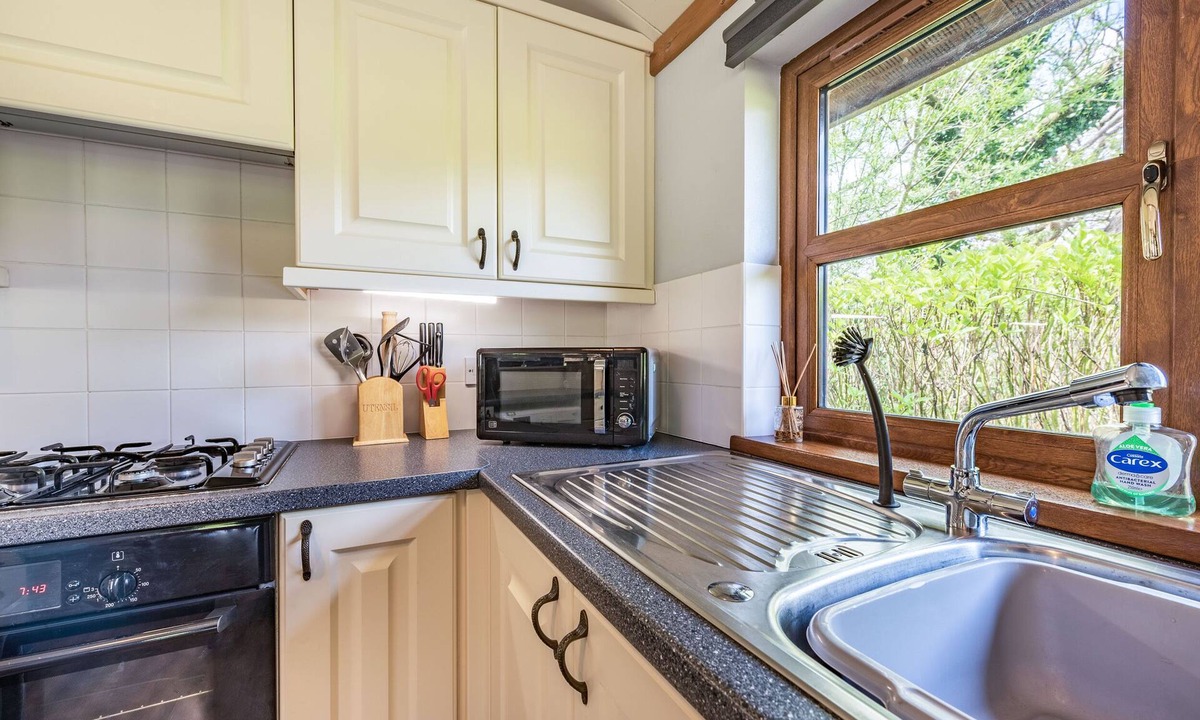 Molleston Cottage | THE WILLOWS, family friendly, country holiday cottage in Narberth