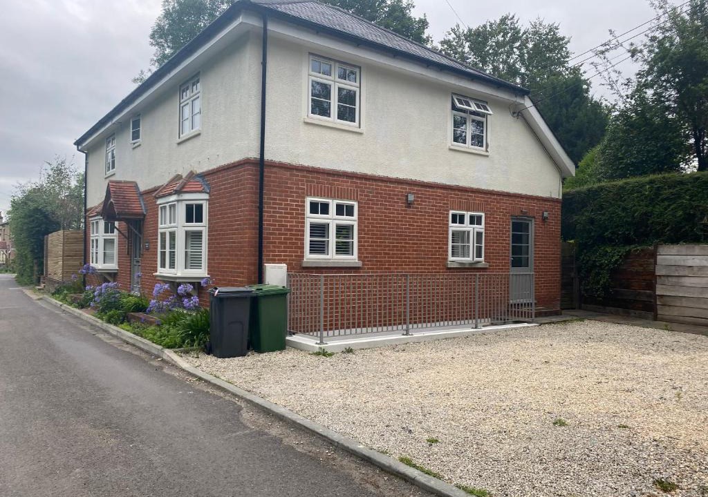 Kings Worthy Apartment | Three Bedroom House in Winchester