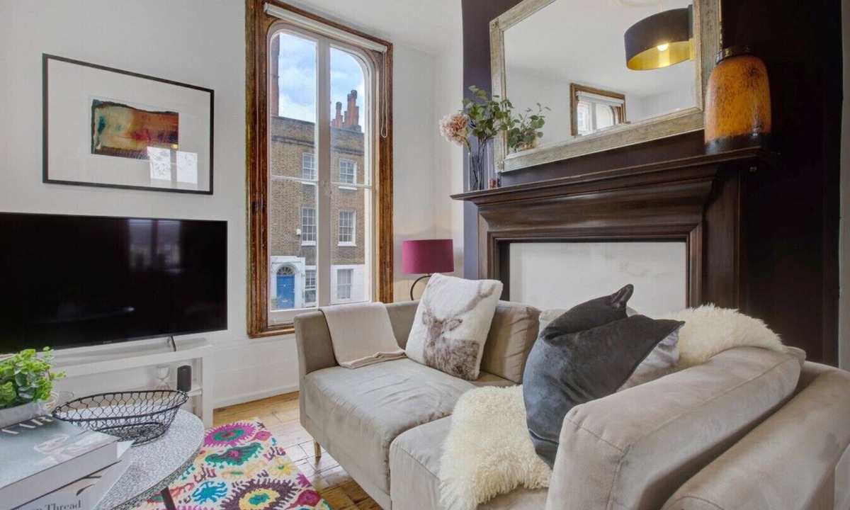 Whitechapel Apartment | Three bedroom in United Kingdom of Great Britain and Northern Ireland,