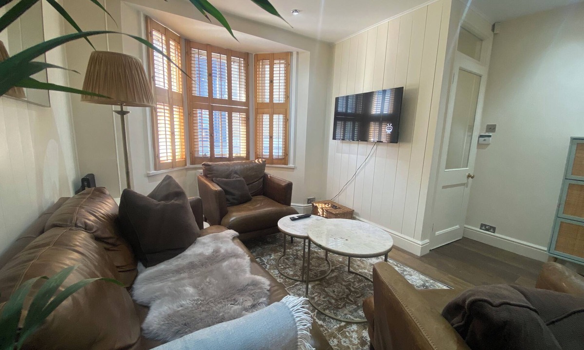 South Richmond House | Three-Bedroom Terraced House in the Heart of Richmond with Outdoor Seating