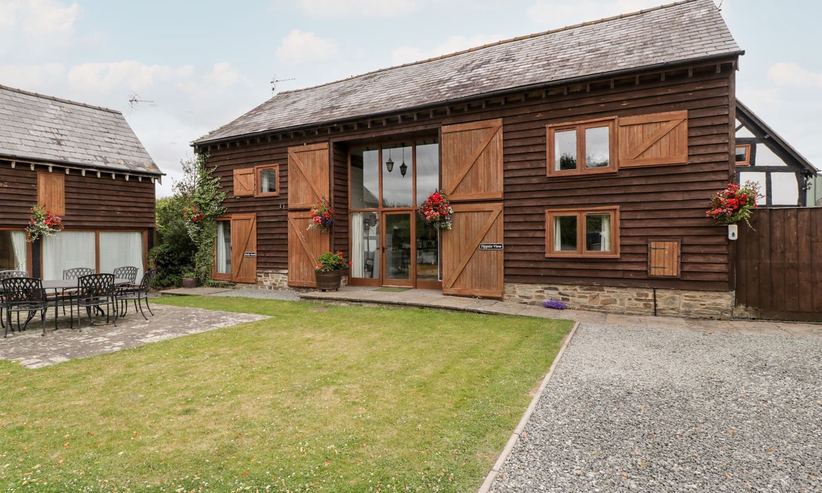 Pembridge Cottage | TIPPETS VIEW, family friendly, character holiday cottage in Luntley