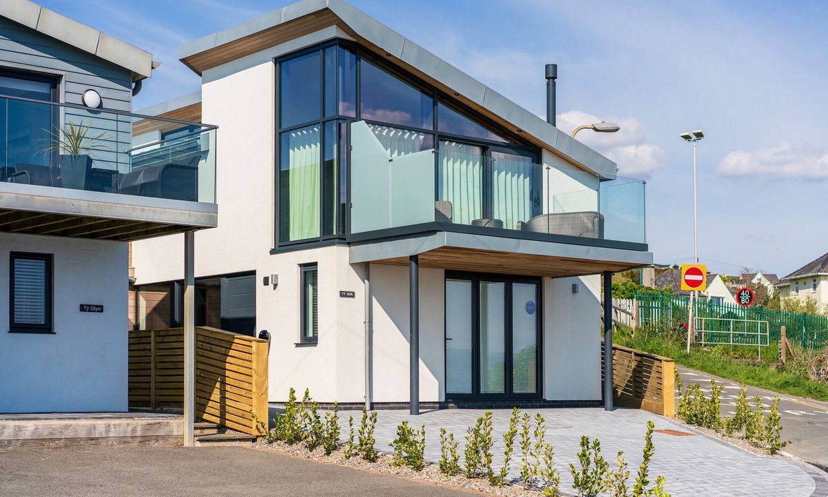 Criccieth House | TY MOR, pet friendly, country holiday cottage in Criccieth