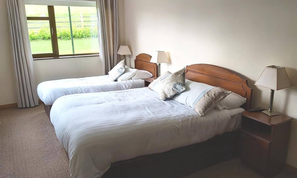 Kilcoman Bed & Breakfast | Valley Lodge