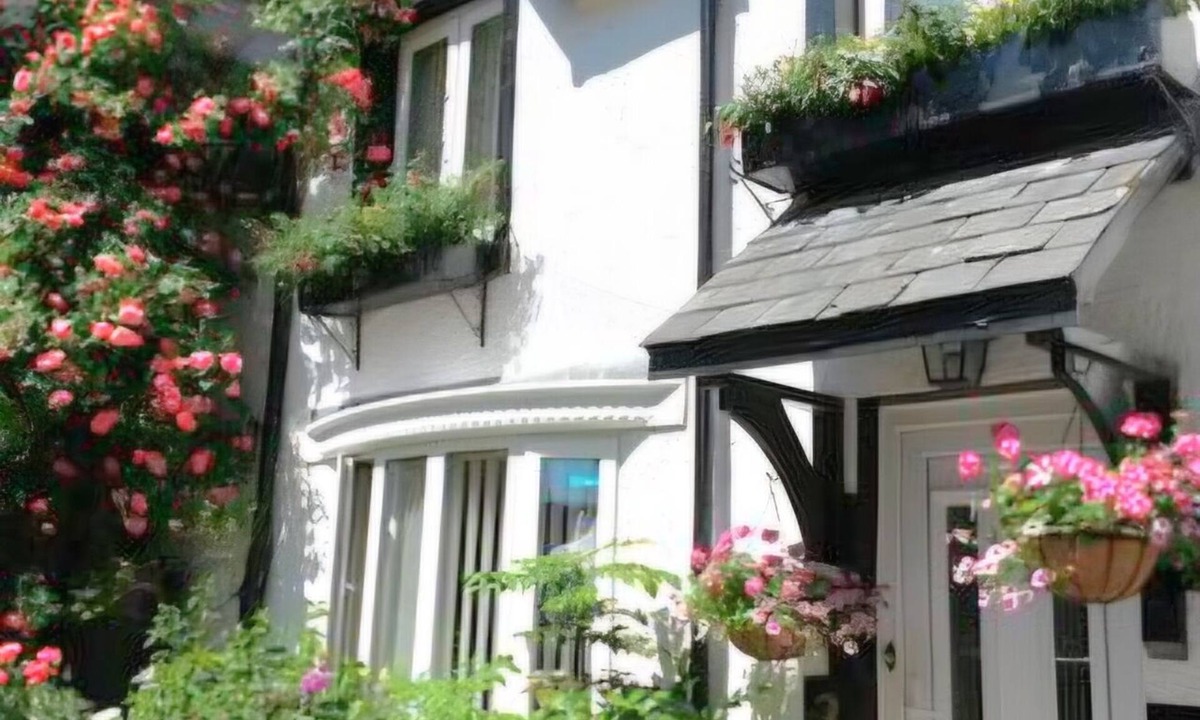 Llandudno Cottage | Water Street Cottage-5-minute walk to Pier Promenade & Beach
