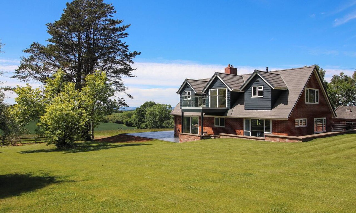 Little Cowarne Cottage | WESTINGTON HALL, family friendly, with a garden in Bromyard