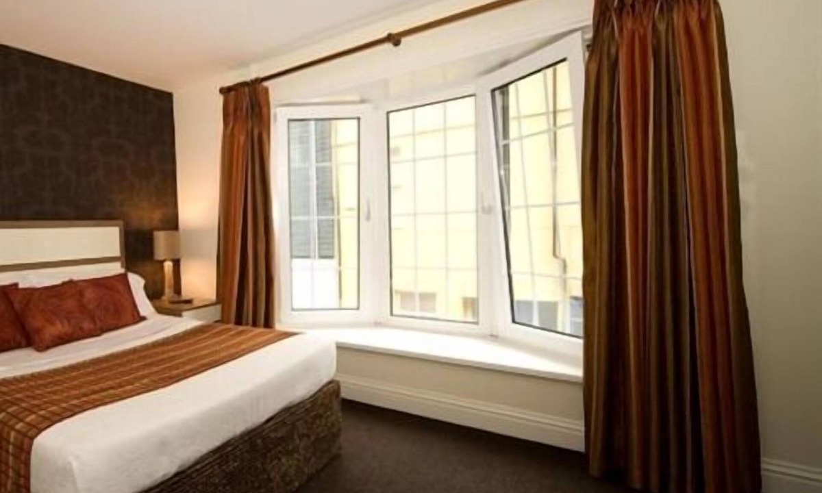 Kinsale Town Centre Hotel | White Lady Hotel