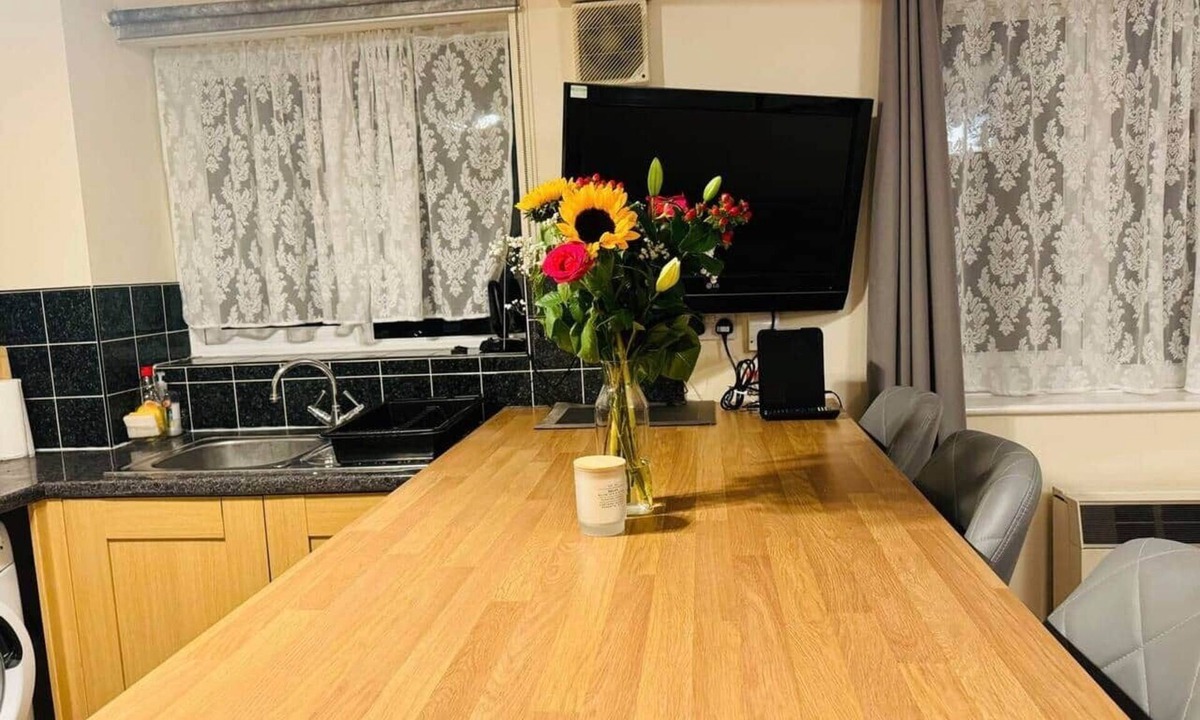 Lewisham Apartment | Whole flat in London near transport with free parking
