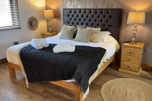 Storwood Villa | Wild Oats Lodge 16 - Yellowtop Country Park - Hot Tub - Yorkshire