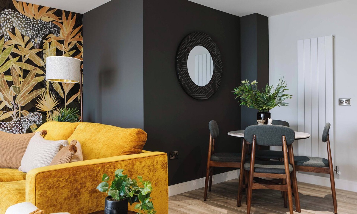 Portrush Apartment | With striking sea views, plenty of space and access to the heart of Portrush.