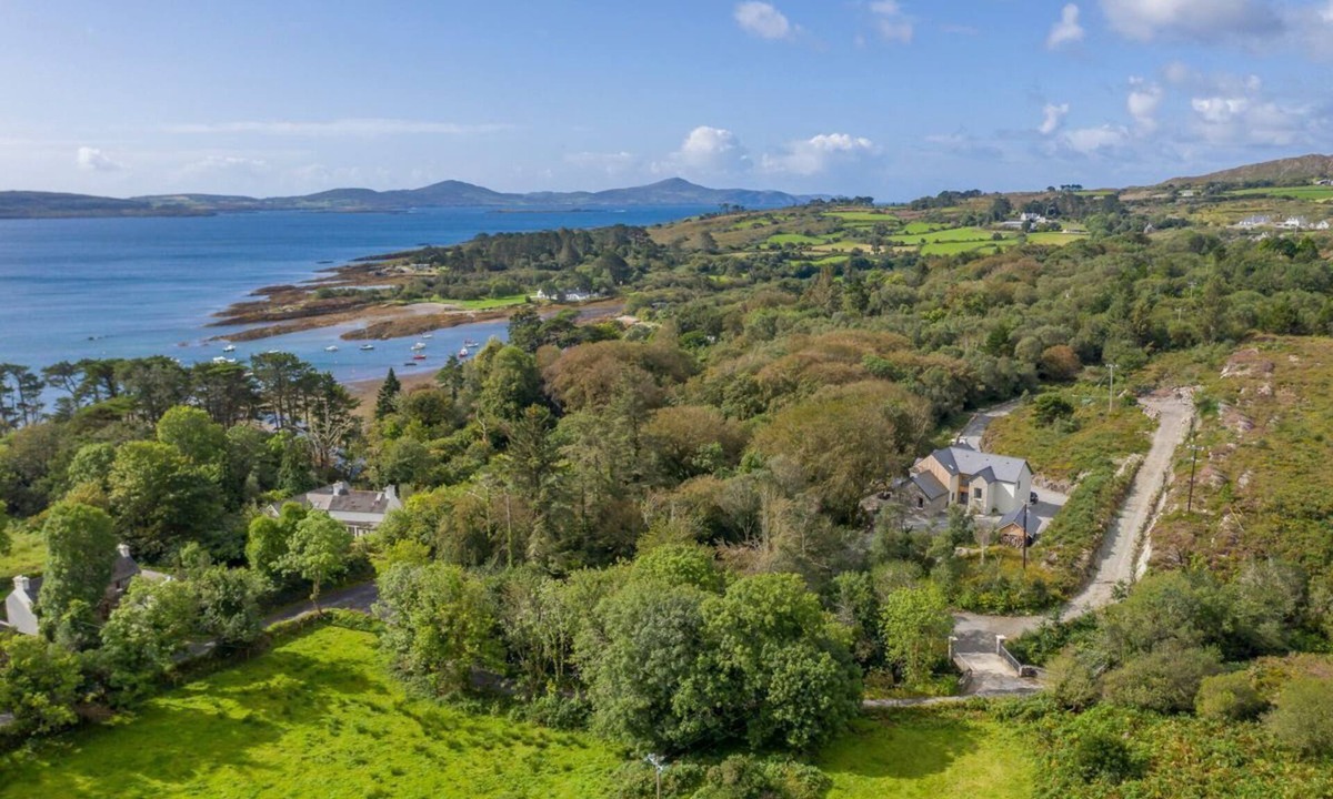 Ahakista Villa | Woodland Retreat - Five Bedroom Villa, Sleeps 11