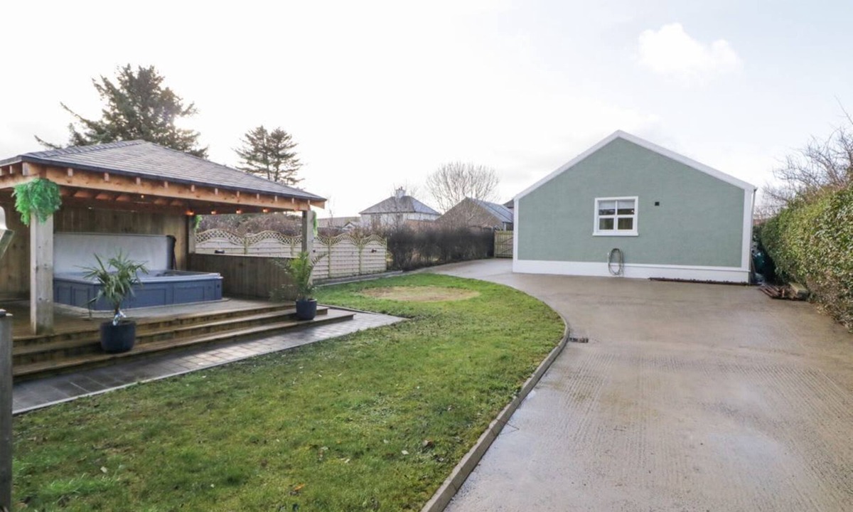Coleraine House | Woodside Guest House, Castlerock
