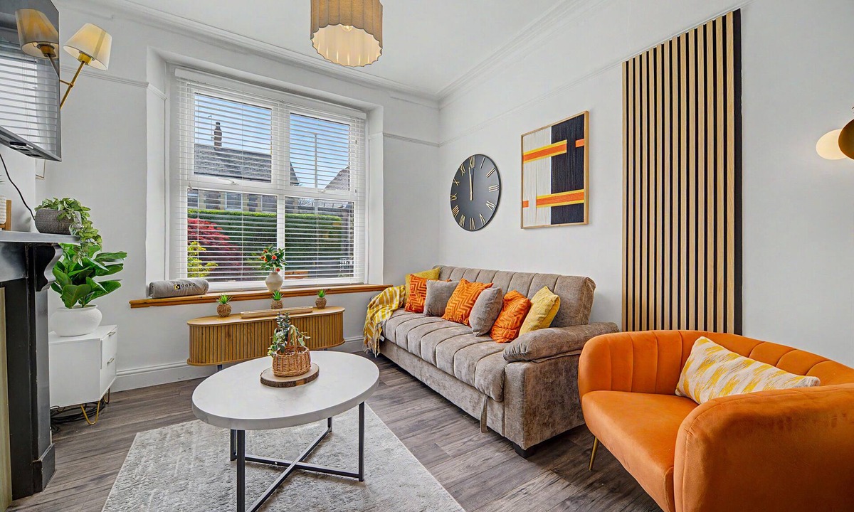 Adamsdown House | Y Ddraig Suite by NextStep Stays - City Centre - Sleeps 8 - Free Parking