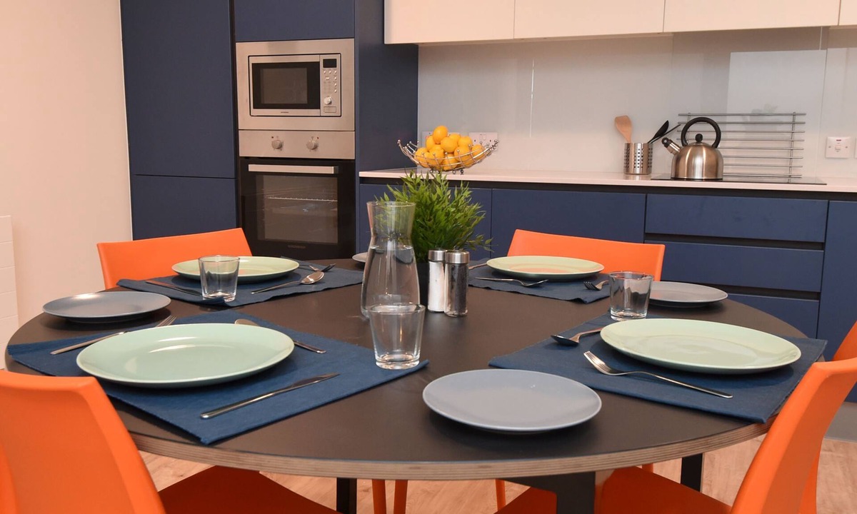 Cork City Centre Hostel | Yugo Explore - Lee Point