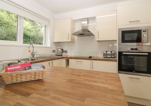 HARCOMBE HOUSE BUNGALOW 5, family friendly, with pool in Chudleigh