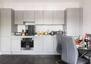 homely - Watford Premier Apartments (Warner Bros Studio)