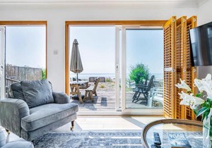 Pebble Paradise Beachfront Family Getaway